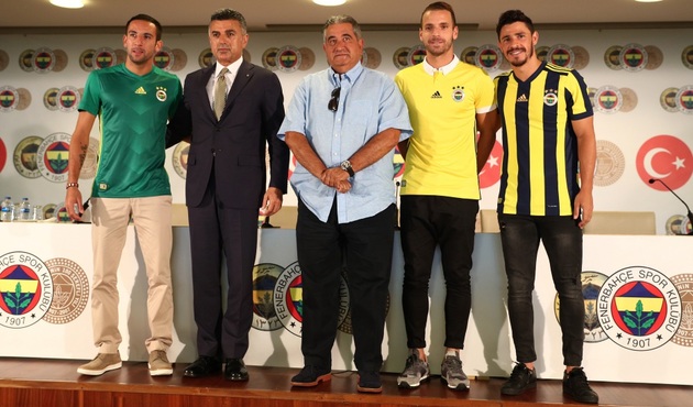 Fenerbahçe'de imza şov! 3 isim aynı anda imzaladı... / VİDEO