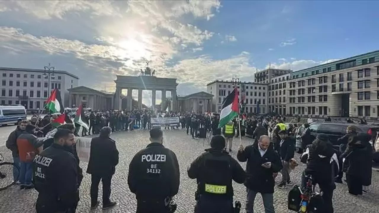 Yahudi aydınlardan Filistin yanlısı gösterilerin yasaklanmasına tepki!
