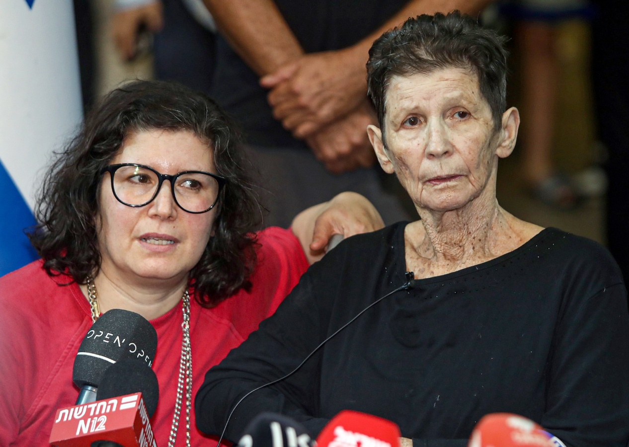 Hamas’ın serbest bıraktığı 85 yaşındaki İsrailli kadın esir, yaşadıklarını anlattı: "Tüneller 'örümcek ağı' gibiydi. Bize iyi davrandılar"