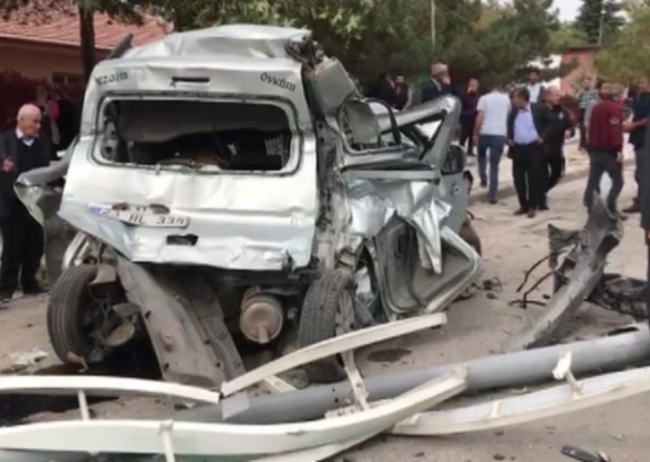 Elazığ'da öğrencileri taşıyan midibüsün freni patladı! Çok sayıda yaralı var...