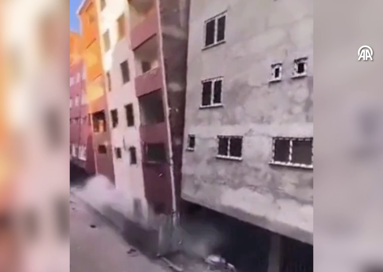 Güngören'de yıkım sırasında 6 katlı bina çöktü