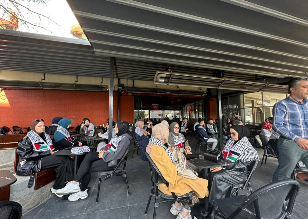 AK Parti Gençlik Kollarından İsrail destekçisi Starbucks'ta büyük eylem: “Say Stop”