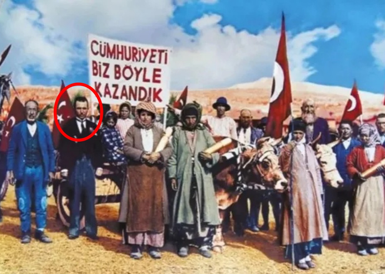 Simgeleşmiş 'Cumhuriyeti biz böyle kazandık' fotoğrafının gerçek hikayesi! "O siyah ceketli adam..."