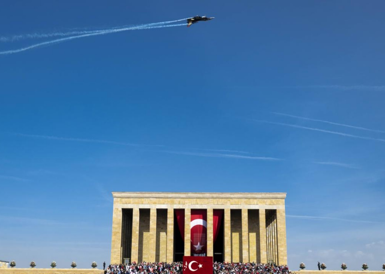 SOLOTÜRK'ten Anıtkabir semalarında gösteri uçusu