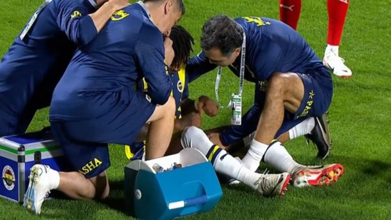 Fenerbahçe'de şok sakatlık! Oyuna devam edemedi...