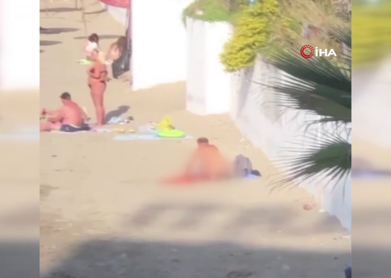 Dünyaca ünlü plajda 'çıplak turist' vakası
