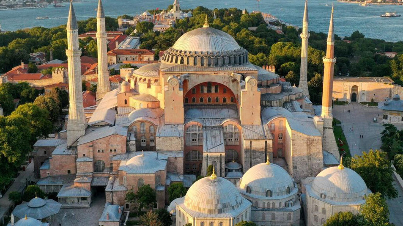 Ayasofya Camii'de yeni düzenleme! Yabancı turistlere ücretli olacak