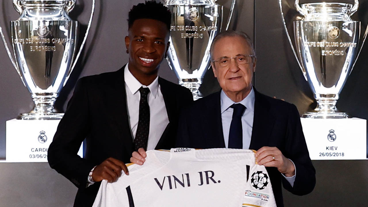 Real Madrid'de Vinicius Jr. ile sözleşme imzalandı