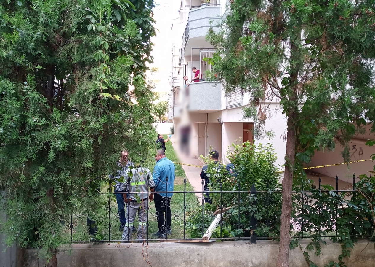 Komşuları korkunç manzarayla karşılaştı: Balkonda asılı halde bulundu...