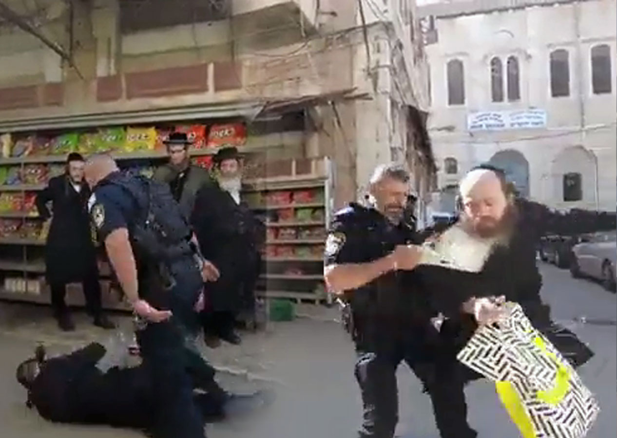 İsrail polisinin bir grup Yahudiyi darp ettiği anlar kamerada!
