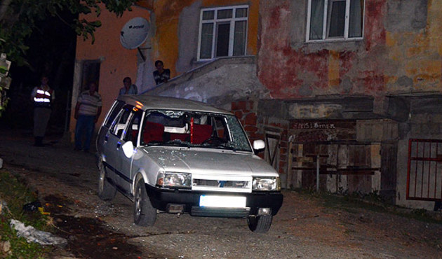 Kınadan dönen otomobile pompalı saldırı: 3 ölü...