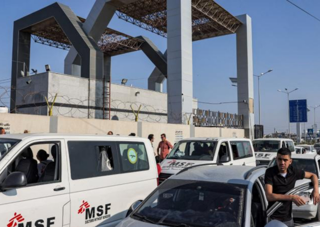 Refah Sınır Kapısı açıldı! Yabancı pasaportlular ve ağır yaralılar Mısır'a geçebiliyor!