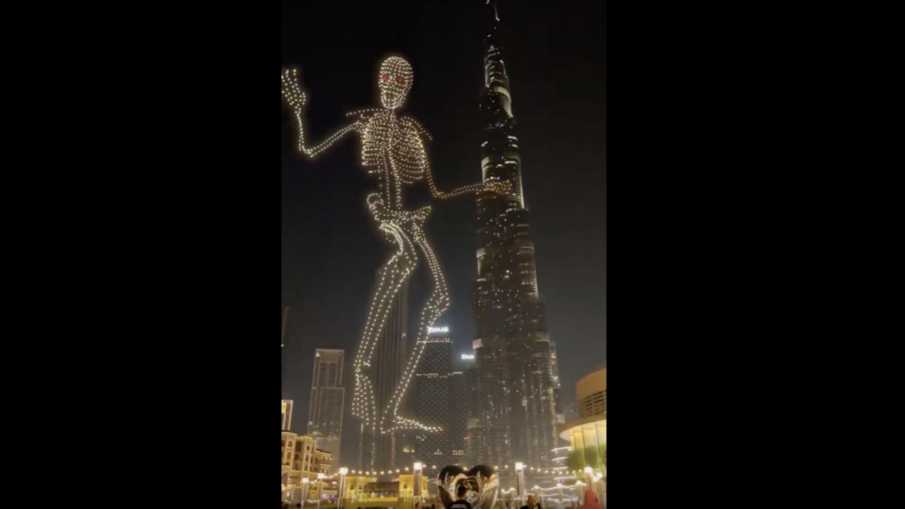 Gazze'de çocuklar parçalanarak ölürken Dubai'de Araplar Cadılar Bayramı kutluyor!