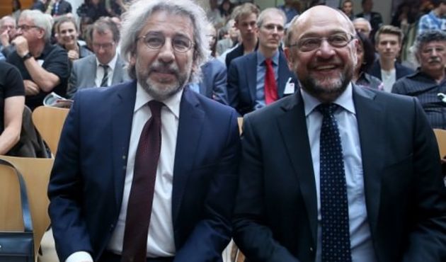 SPD'nin Başbakan adayı Martin Schulz iyice ölçüyü kaçırdı!
