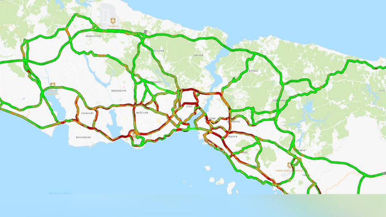 İstanbul'da yağmur başladı, trafik kilitlendi! Yoğunluk yüzde 85...
