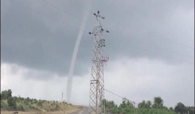 Beykoz'da dev hortumlar! Paniğe yol açan hortumlar karada, denizde her yerde... / VİDEO