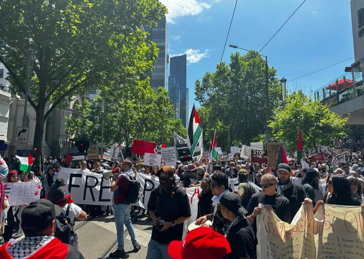 İsrail'e tepkiler çığ gibi büyüyor! Berlin, Melbourne ve daha birçok kentte binlerce kişi Filistin'e destek için sokağa döküldü!