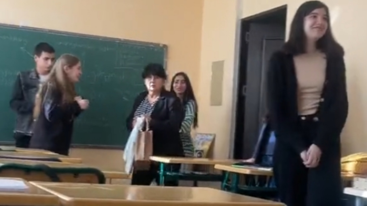 Öğrencilerden yeni akım: Öğretmenlerini önce korkuttular sonra...