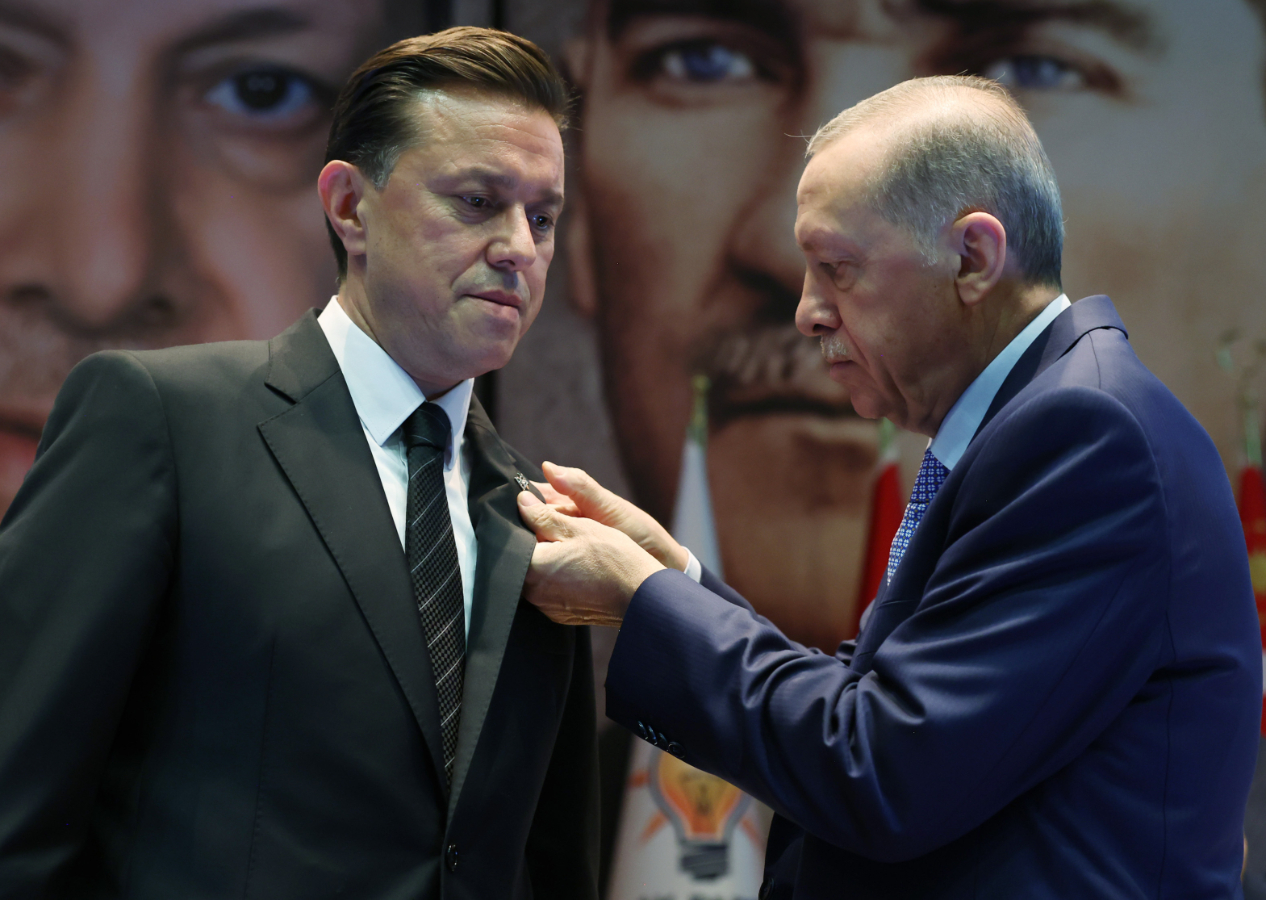 İYİ Parti’den istifa eden Nebi Hatipoğlu AK Parti'ye katıldı: Rozetini Cumhurbaşkanı Erdoğan taktı