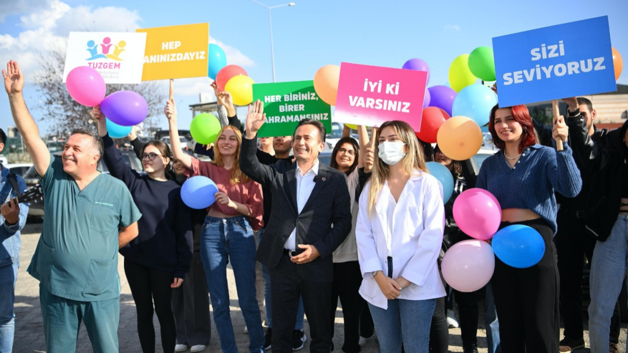 Tuzla Belediyesi Gençlik Merkezi'nden lösemili çocuklara moral! Dr. Şadi Yazıcı: Çocuklarımızın 365 gün yanında olacağız