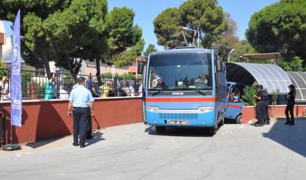 FETÖ davasında tahliye olmuşlardı...  Yeniden tutuklandılar!