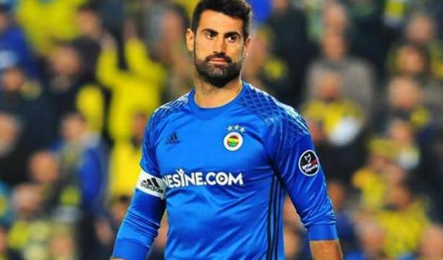 Volkan Demirel Kadıköy'de ıslıklandı