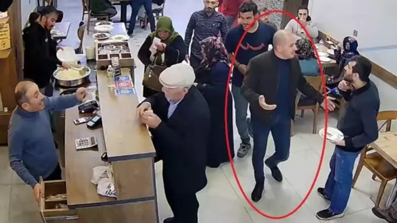 Döneri beğenmediğini söyleyip hesabı ödemeden gitmişti! O kaymakamdan açıklama geldi...