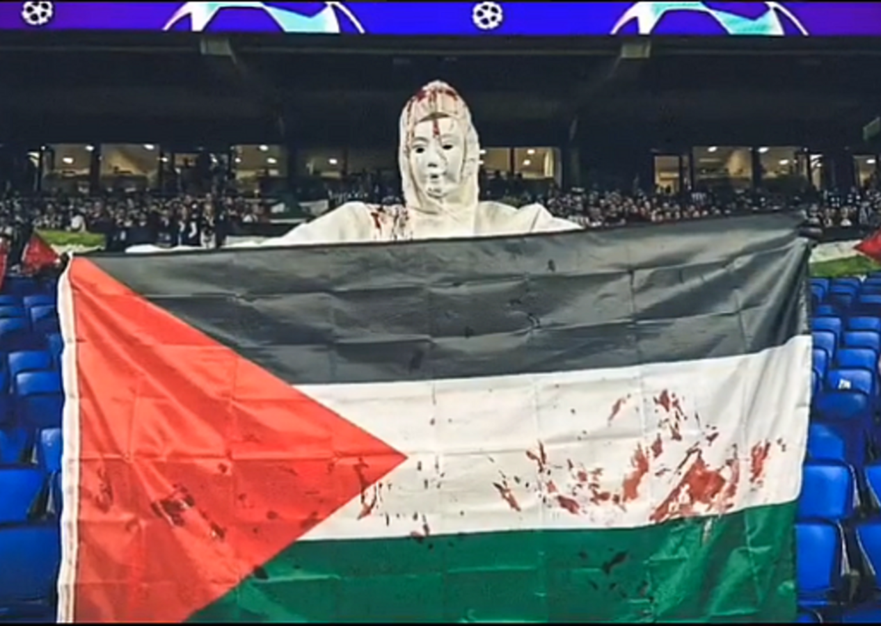 Real Sociedad taraftarlarından Gazze'ye kanlı kefenli destek! O anlar viral oldu...