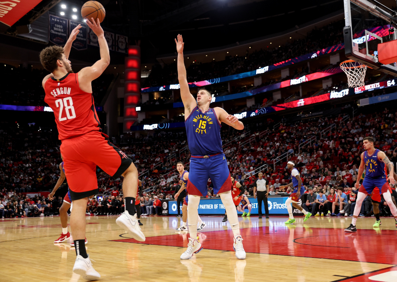 Alperen yine harika oynadı, Rockets son şampiyon Nuggets'ı devirdi! Jokic'ten Alperen Şengün'e övgü...