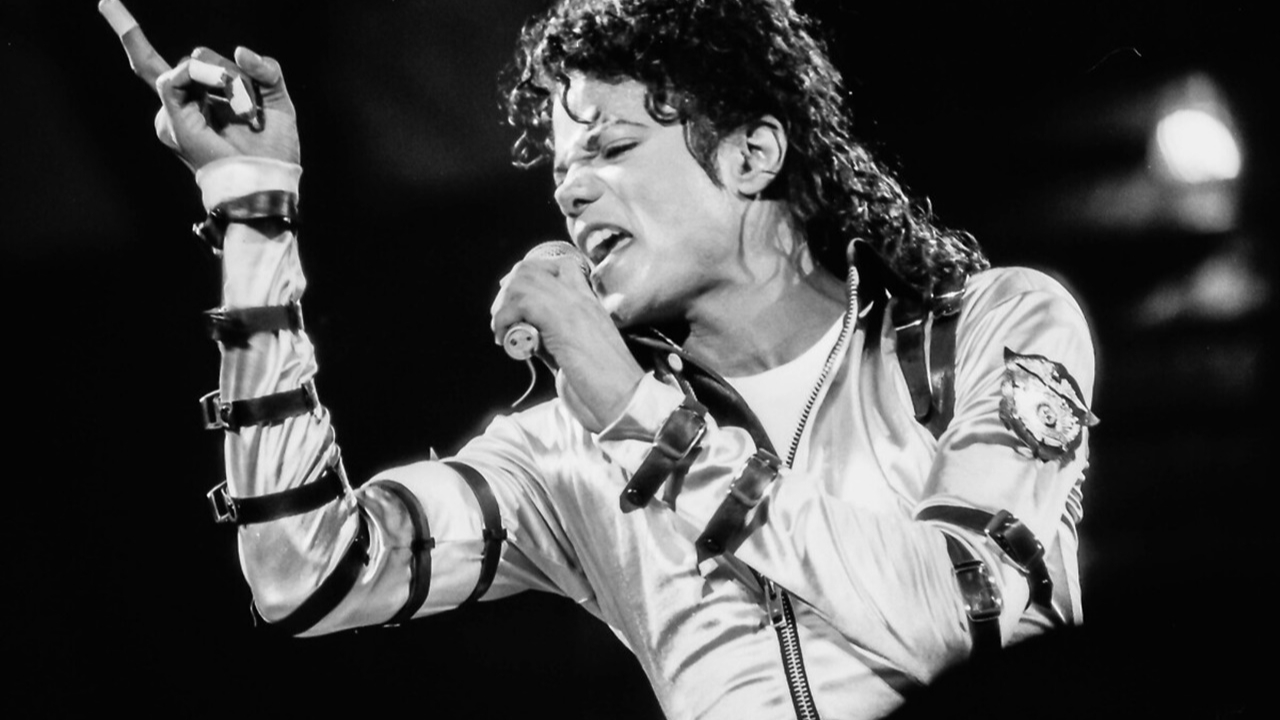 Michael Jackson’ın ikonik deri ceketi rekor fiyata satıldı