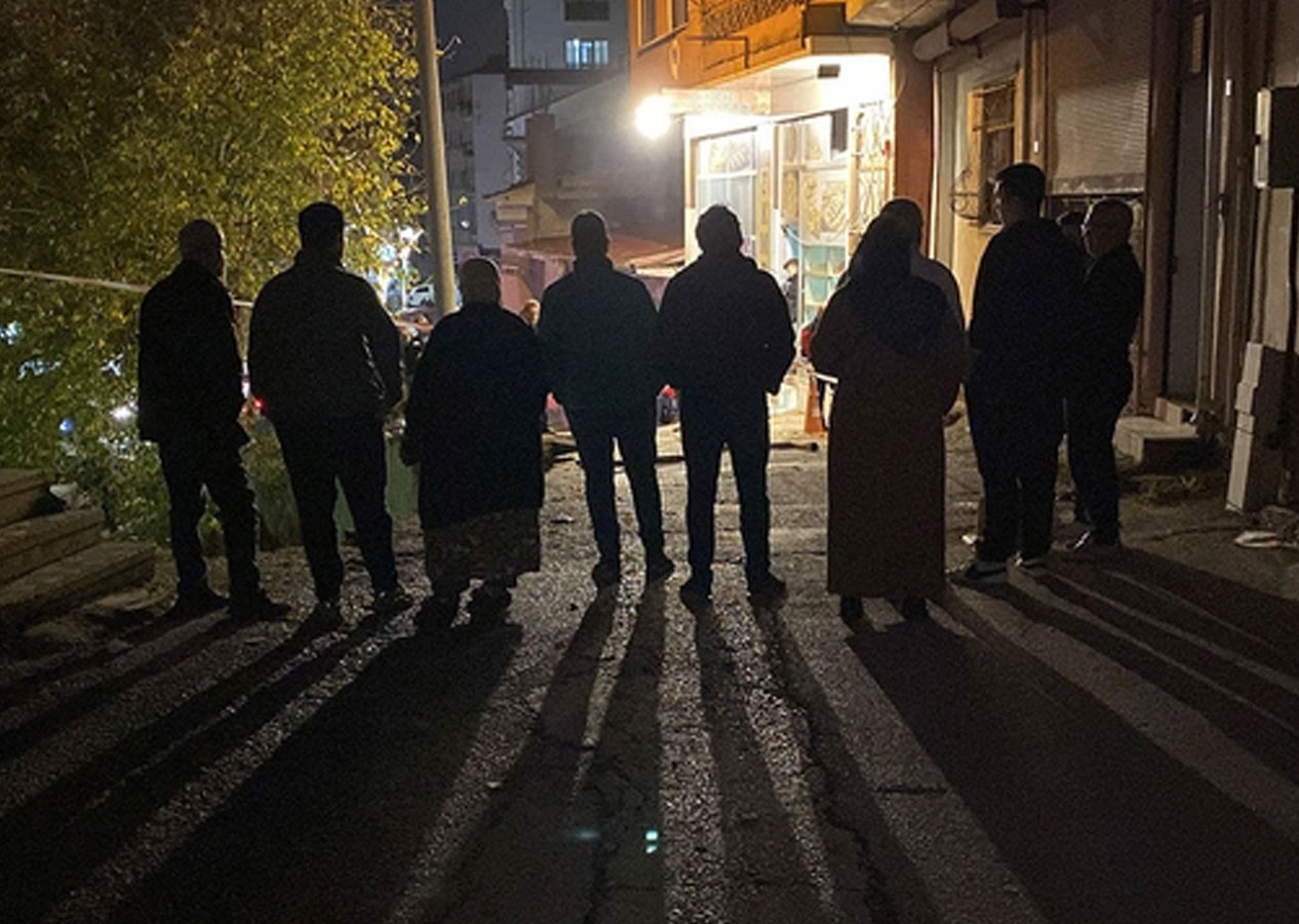 Kocaeli'de duvarın devrilmesi sonucu yol çöktü, deprem olduğunu sanan mahalleli büyük korku yaşadı!