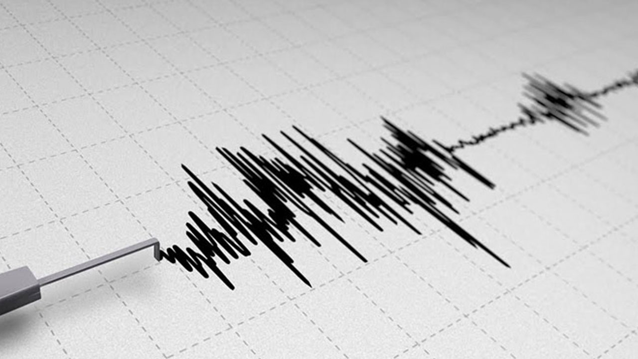 AFAD açıkladı! Gece yarısı korkutan deprem! Birkaç ilde hissedildi