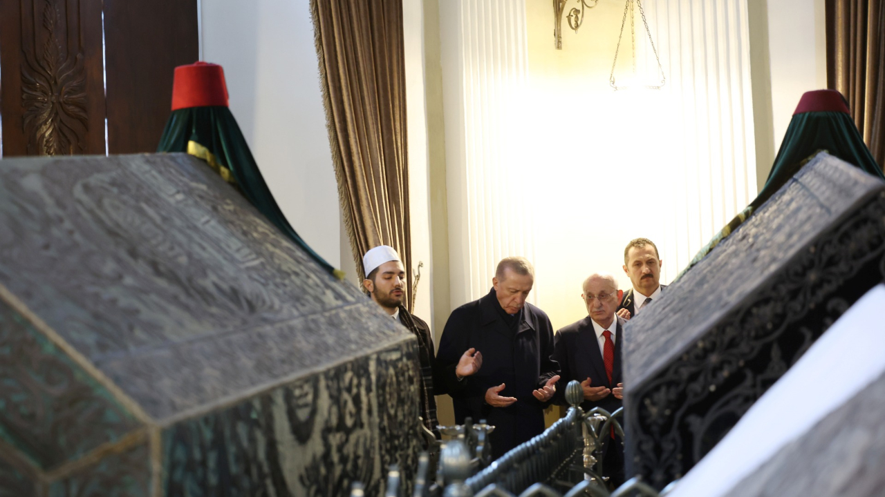 Cumhurbaşkanı Erdoğan, Sultan 2. Abdülhamid Han türbesini ziyaret etti