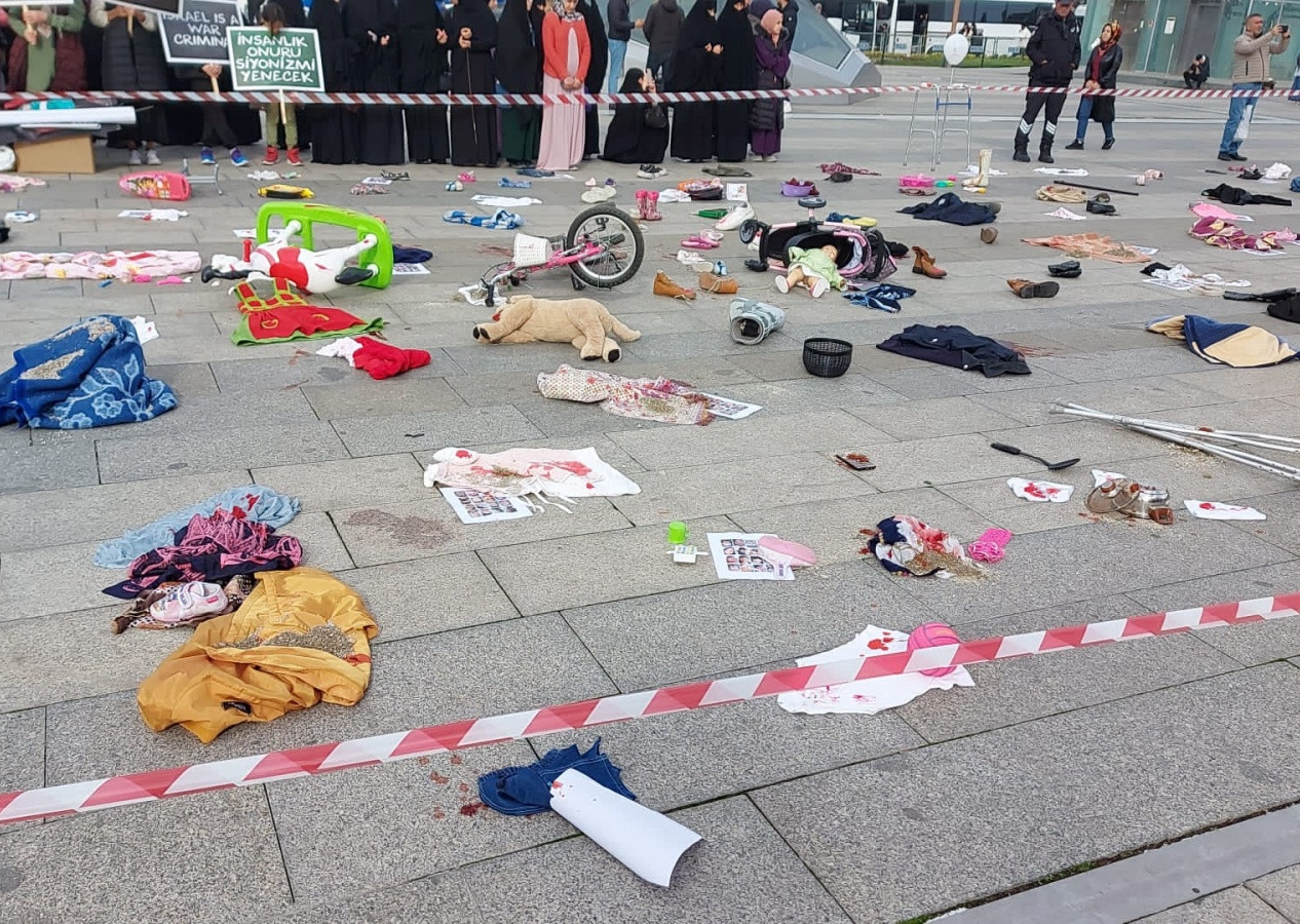 Ankara'da çocuklar bebek katili İsrail'i protesto etti! Gazzeli çocukların temsili eşyaları yürek burktu...