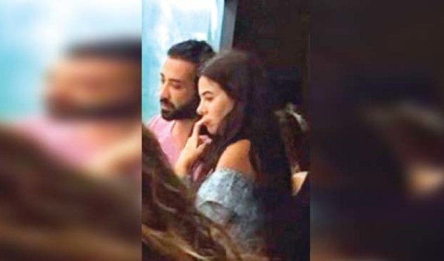 Asena Atalay bu kez önlemini aldı... Sevgilisinin tişörtünden fal baktırıyor!