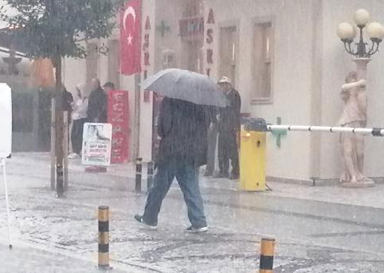 Meteoroloji'den sonra AKOM'dan fırtına ve sağanak uyarısı! İşte hava durumu tahminleri