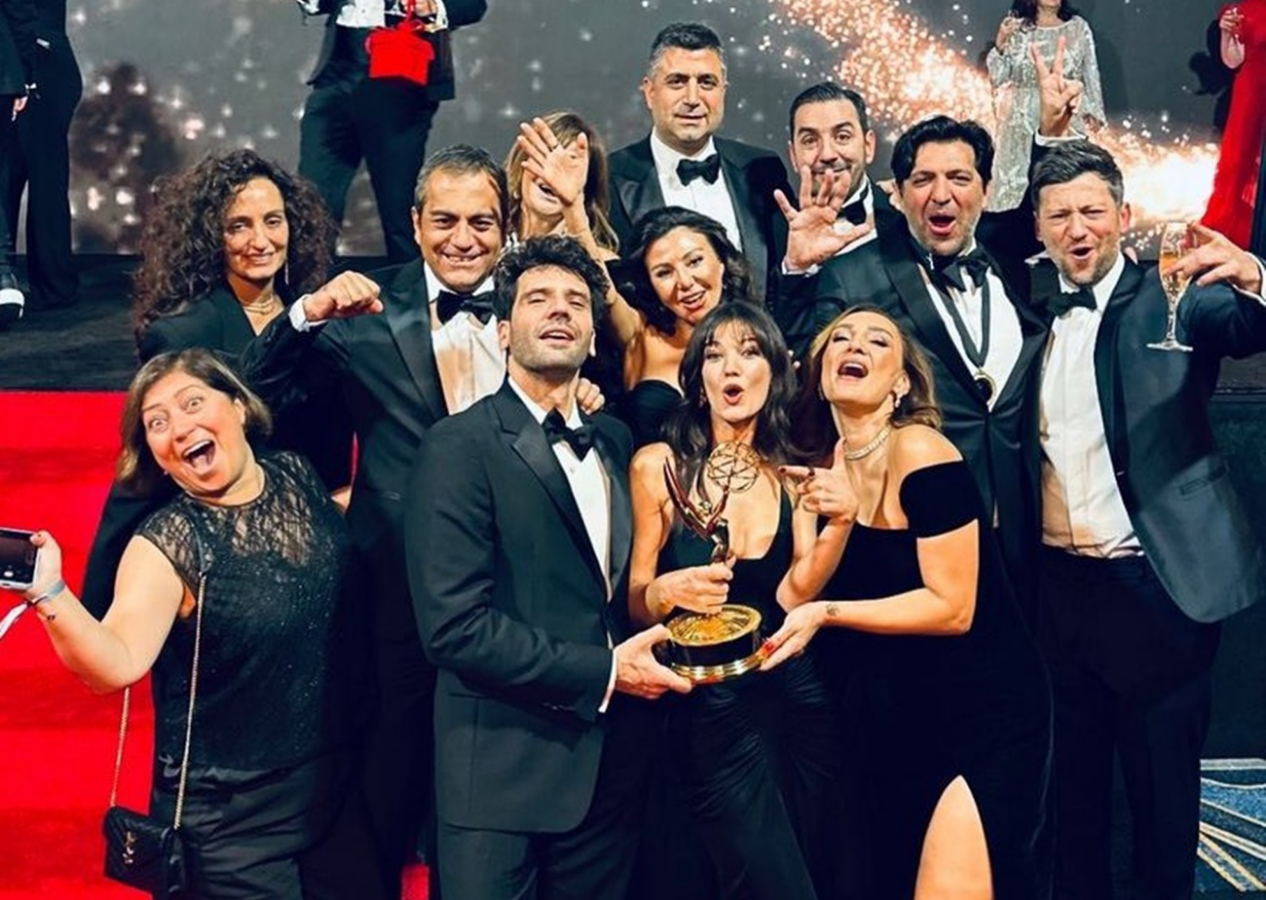 Yargı dizisi ekibinin Uluslararası Emmy Ödülü'nü kazandıklarını öğrendikleri an verdikleri tepki gündem oldu!