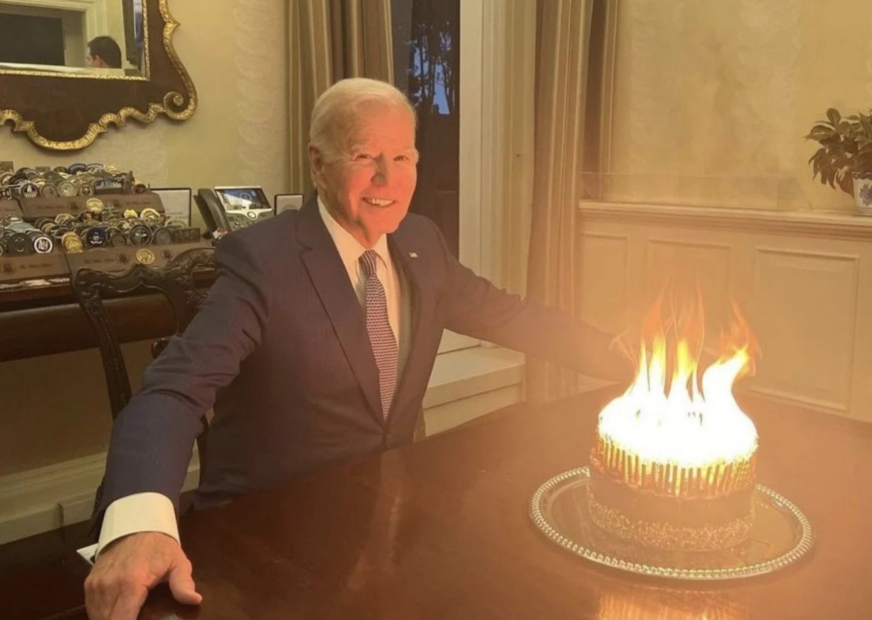 Joe Biden'ın doğum günü pastası olay oldu! Mumlar pastaya sığmadı: "Cehenneme açılan bir kapı"