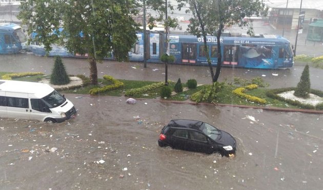 İstanbul için uyarı üstüne uyarı! Sigorta şirketleri vatandaşlara SMS göndermeye başladı...