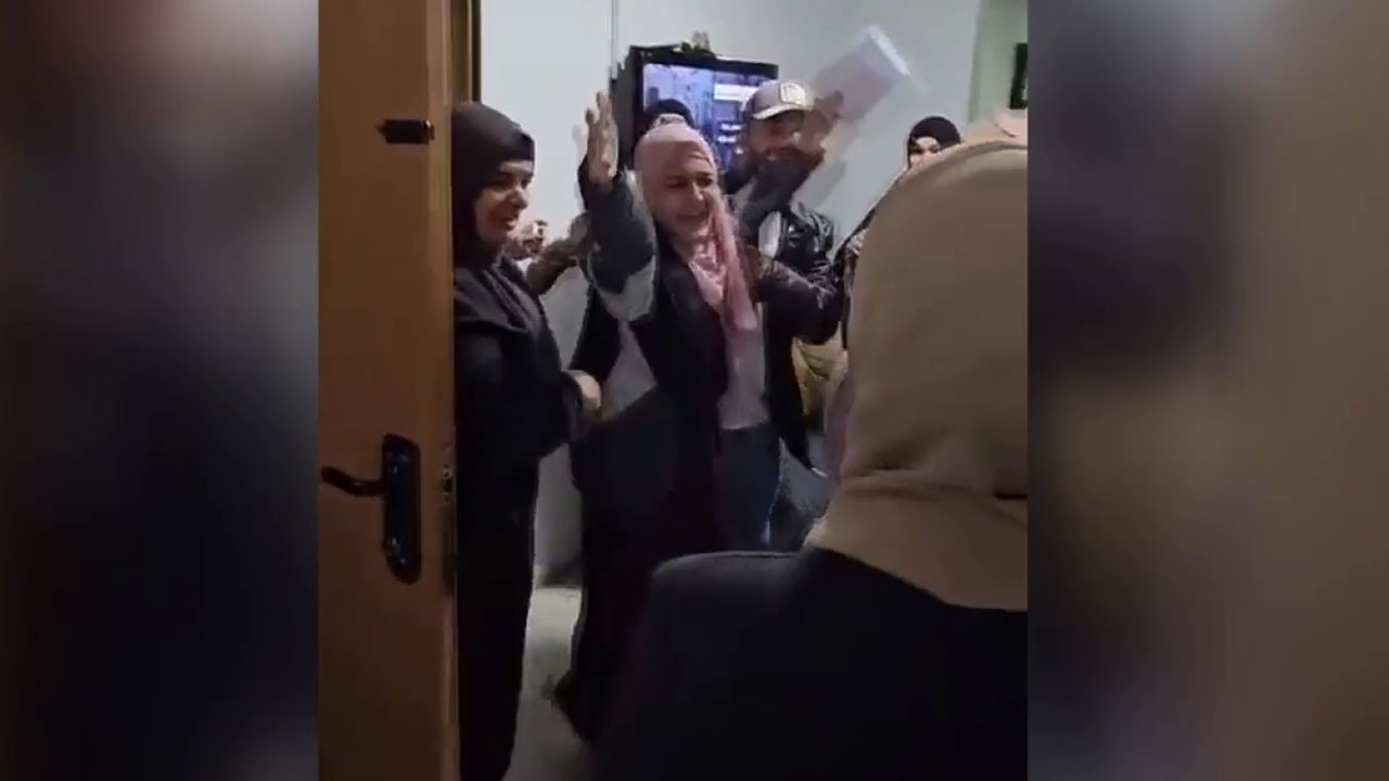 Okul çantası yüzünden hapsedilmişti! Filistinli Malak Salman 8 yıl sonra ailesiyle buluştu!