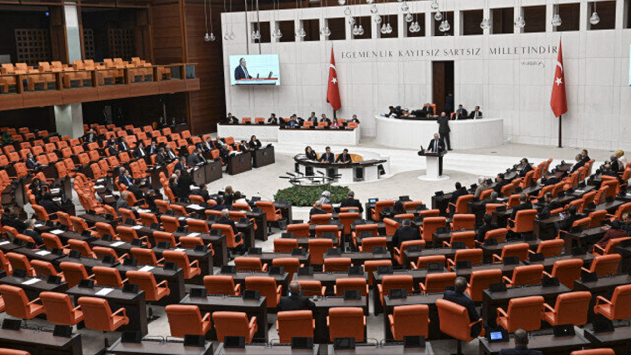 AK Parti 80 maddelik yasa teklifini Meclis'e sundu