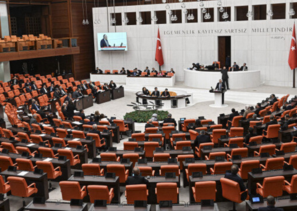 AK Parti 80 maddelik yasa teklifini Meclis'e sundu