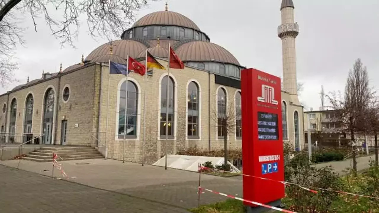 Almanya'da camilere nefret içerikli mektuplar gönderildi!