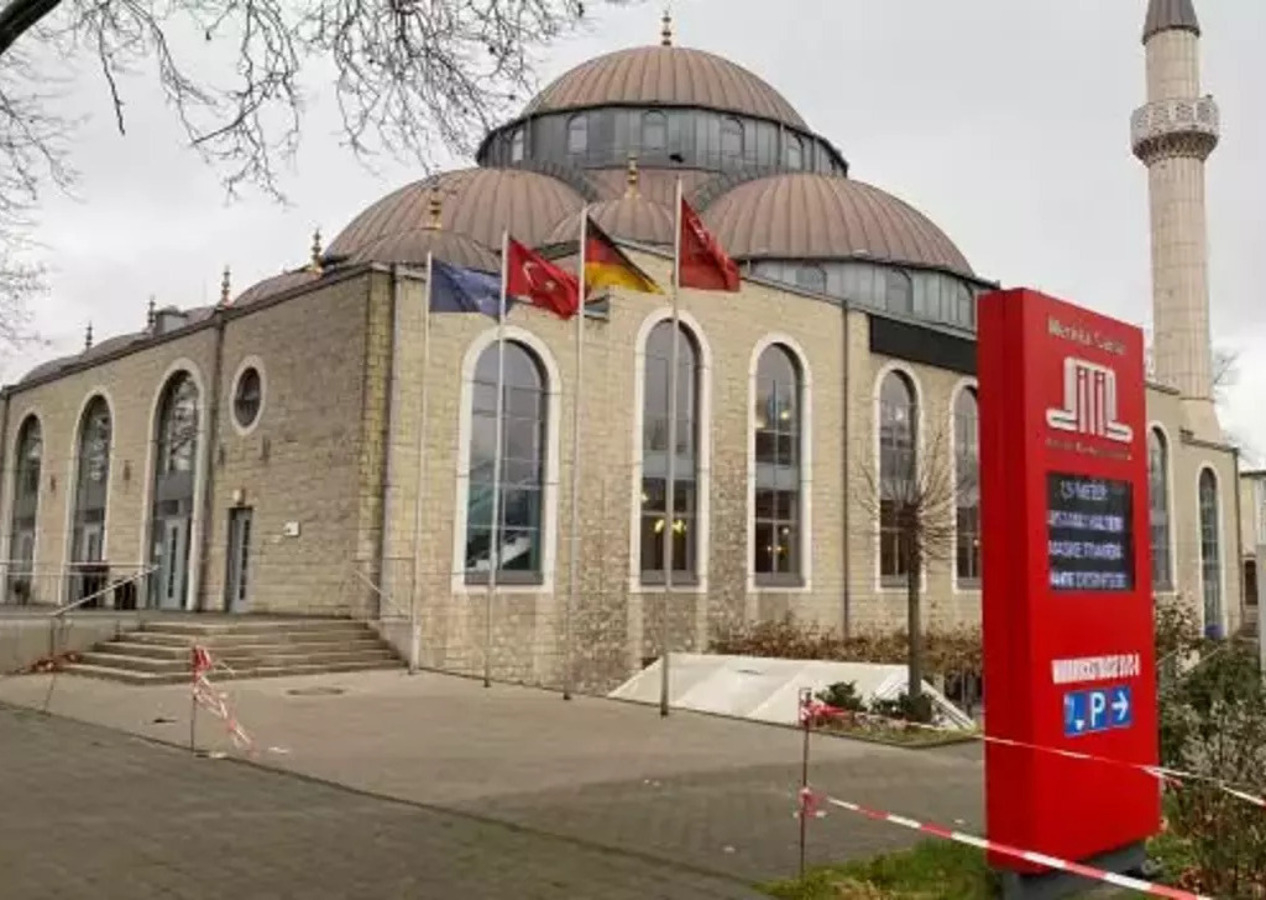 Almanya'da camilere nefret içerikli mektuplar gönderildi!