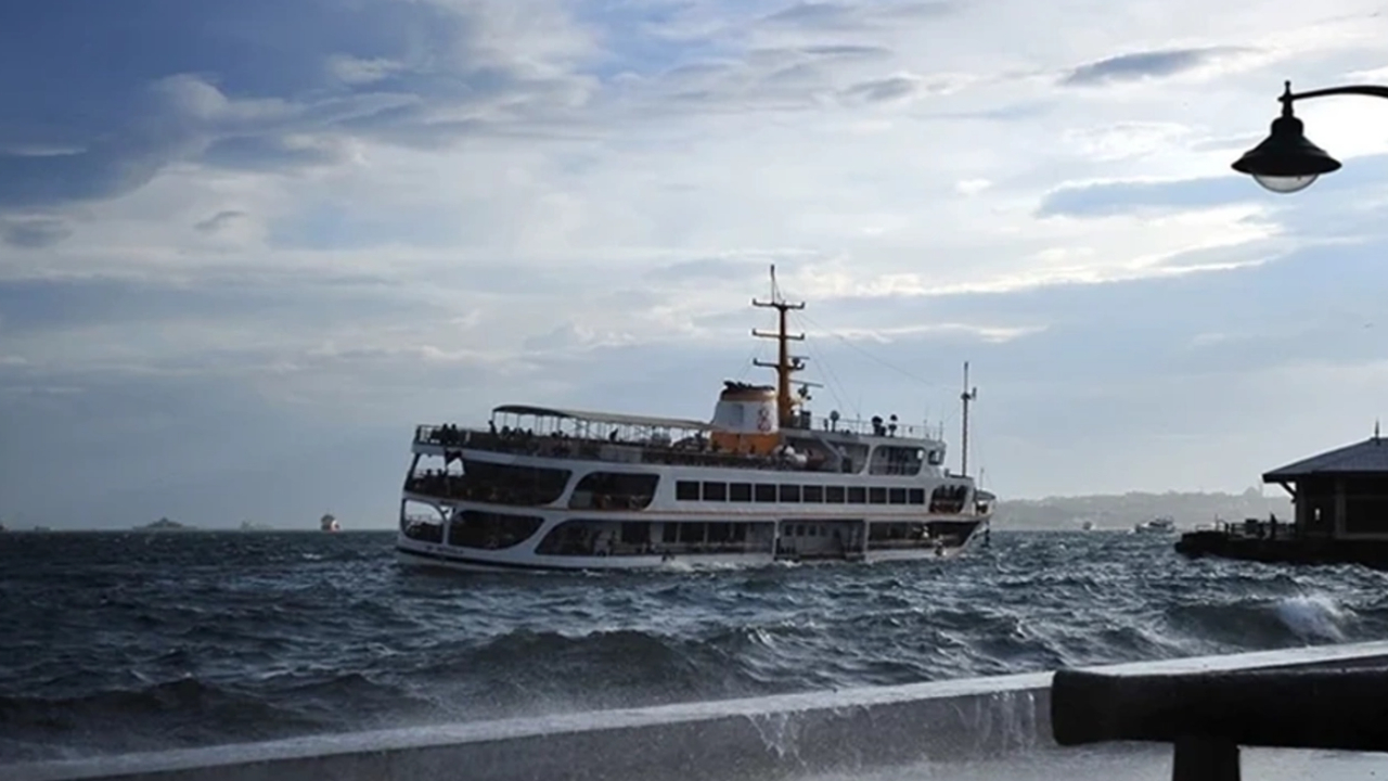 İstanbul'da fırtına uyarısı sonrası şehir hatlarında birçok sefer iptal edildi!