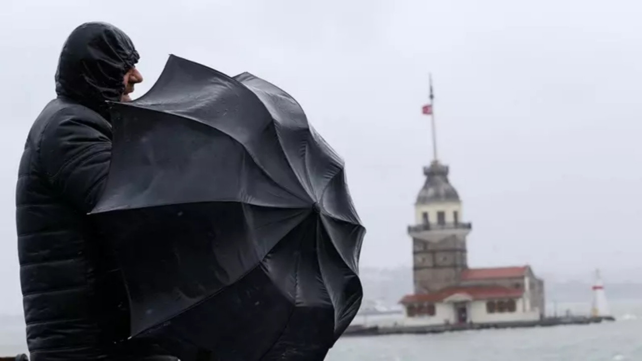 AKOM'dan İstanbul için şiddetli fırtına uyarısı! Saat verip duyurdu...