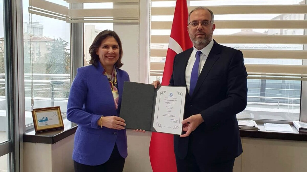 Rektör Erhan Afyoncu “Ekonomik İşbirliği Teşkilatı" tarafından ödüle layık görüldü!