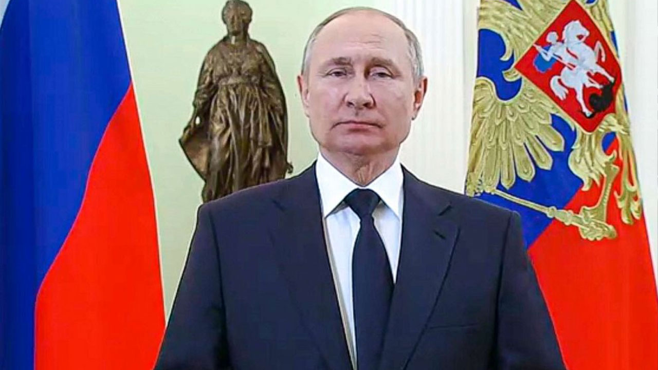 Putin'den Batı'ya tehdit gibi açıklama: Tavrımızı göstereceğiz