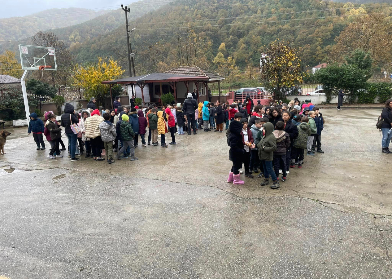 Deprem nedeniyle Yalova’nın Armutlu ilçesinde eğitime ara verildi