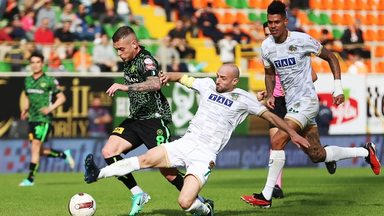 Alanyaspor - Konyaspor maçında 4 gol var kazanan yok